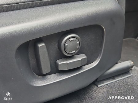 2025 Land Rover Discovery Sport 1.5 PHEV SE R Dynamic €63,950 thumbnail