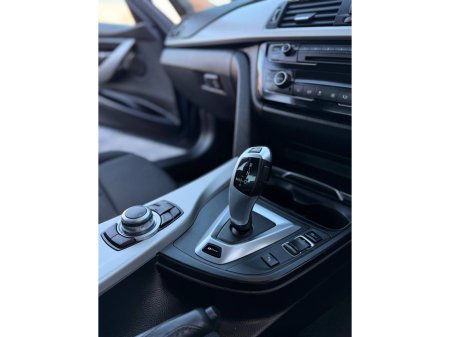 2017 BMW 3 Series - thumbnail 32