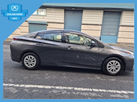 2016 Toyota Prius - thumbnail 4