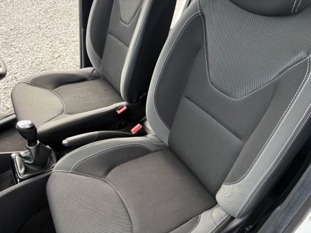 2019 Renault Clio - thumbnail 23