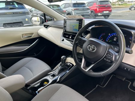 2022 Toyota Corolla HYBRID LUNA SPORT 4DR €21,950 thumbnail