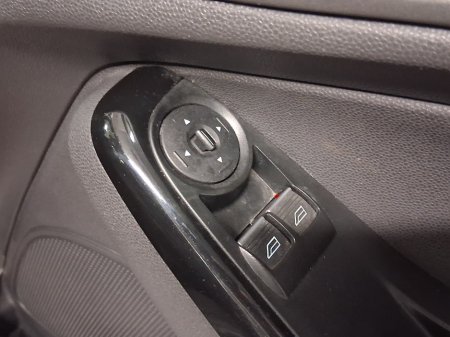 2015 Ford Fiesta - thumbnail 10