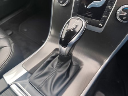 2016 Volvo XC60 D4 (190hp) FWD SE Geartronic €11,999 thumbnail