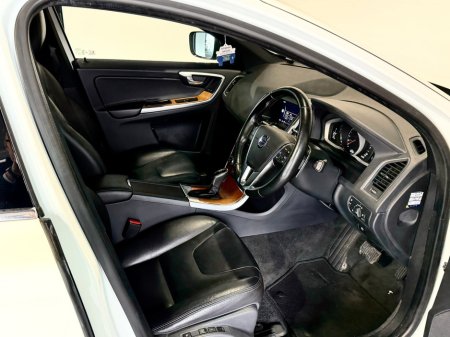 2017 Volvo XC60 - thumbnail 10