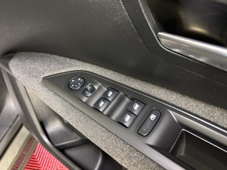 2020 Peugeot 3008 1.2 PureTech 130bhp Active €19,950 thumbnail