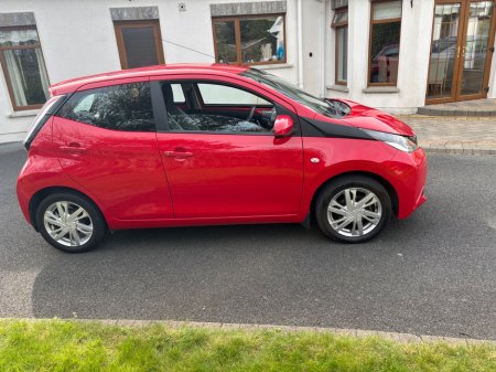 2017 Toyota Aygo - thumbnail 4