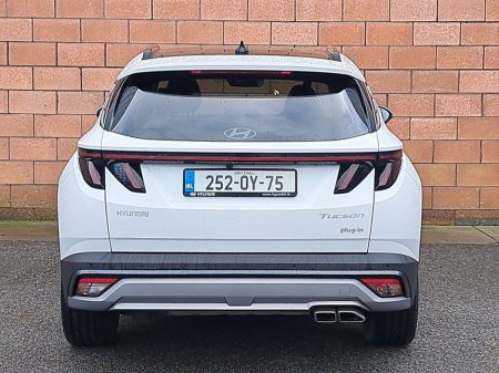 2025 Hyundai Tucson Platinum Automatic Plug in Hybrid with panomaric sunroof. €47,450 thumbnail