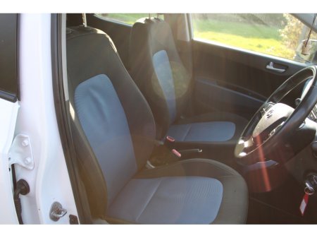 2017 Hyundai i10 - thumbnail 9