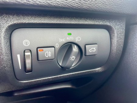 2018 Volvo V40 - thumbnail 46