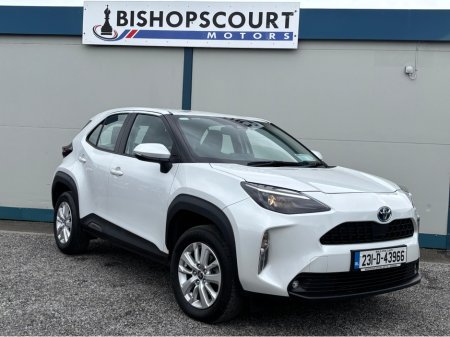 2023 Toyota Yaris - thumbnail 2