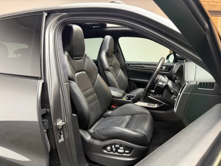 2020 Porsche Cayenne - thumbnail 11