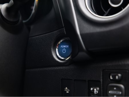 2017 Toyota Auris HYBRID LUNA 4DR AUTO €15,950 thumbnail