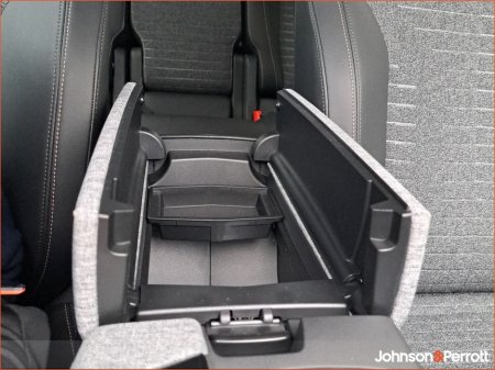 2025 Peugeot 5008 1.2 MHEV 145bhp E-DCS6 Allure €52,900 thumbnail