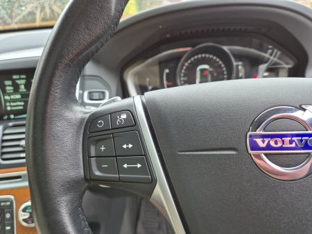 2017 Volvo XC60 - thumbnail 19