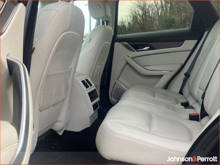 2022 Jaguar F-Pace 2.0 I4 PHEV 404 PS AWD Auto S €42,900 thumbnail