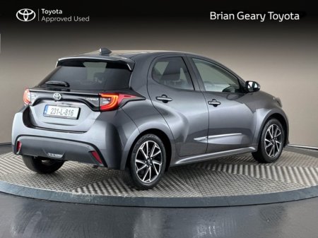 2023 Toyota Yaris HYBRID LUNA SPORT €24,950 thumbnail