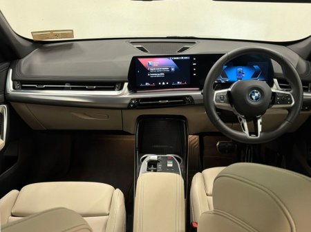2025 BMW iX1 - thumbnail 4