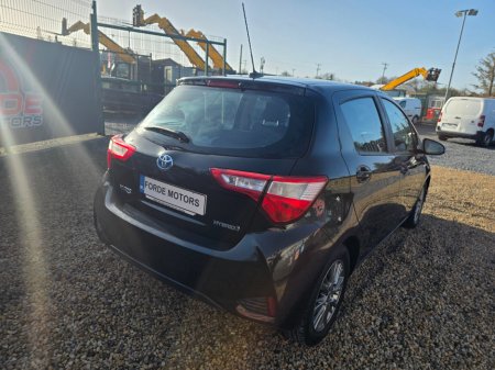 2017 Toyota Yaris - thumbnail 4