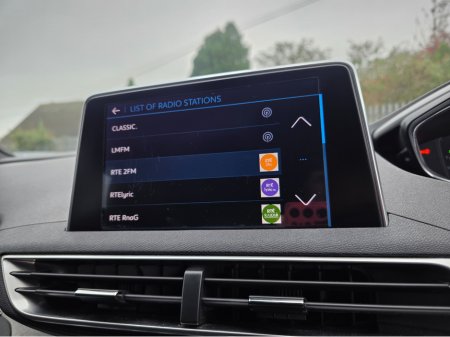 2018 Peugeot 5008 ( 182 REG ) GT LINE 7 SEATER  - DIGITAL DASH - CAMERA - ALLOYS -   CARPLAY ANDROID AUTO EU RADIO  PEARL WHITE €25,950 thumbnail