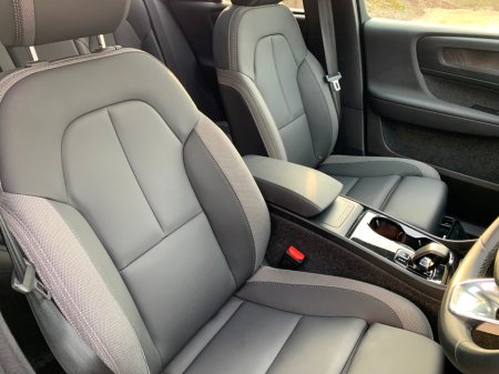 2025 Volvo EX40 - thumbnail 22