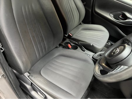 2021 Toyota Yaris - thumbnail 9