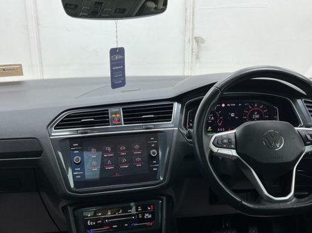 2023 Volkswagen Tiguan - thumbnail 18