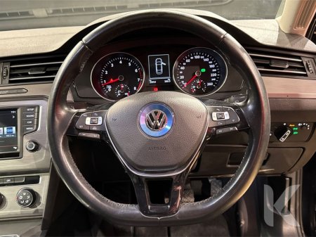 2016 Volkswagen Passat - thumbnail 19
