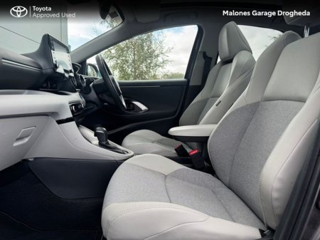 2023 Toyota Yaris - thumbnail 6