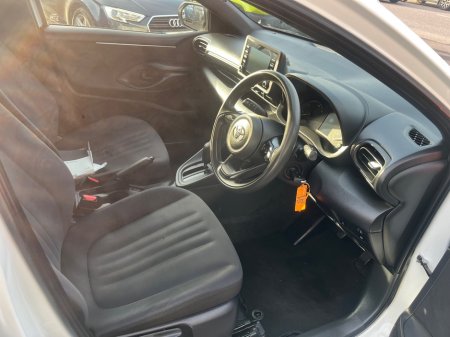 2022 Toyota Yaris - thumbnail 6