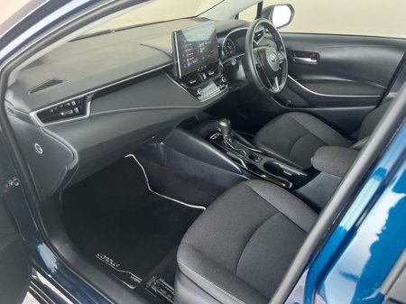 2024 Toyota Corolla LUNA SALOON Hybrid €28,950 thumbnail