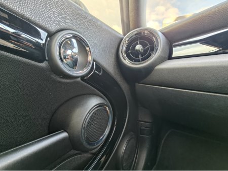 2015 MINI Convertible ZM32 2DR ONE €11,950 thumbnail