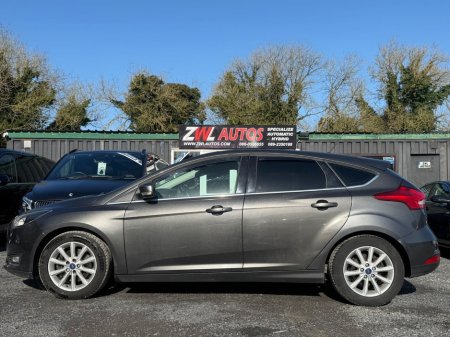 2017 Ford Focus - view 4