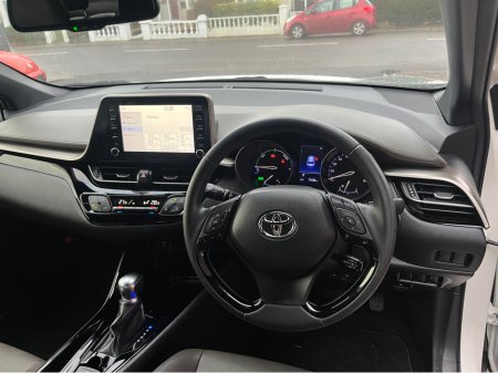 2020 Toyota C-HR 6AA-ZYX11 €24,000