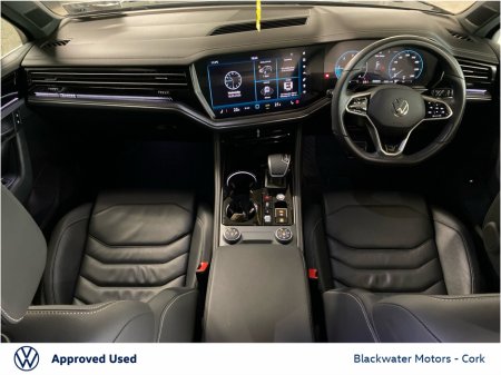 2024 Volkswagen Touareg - photo 2