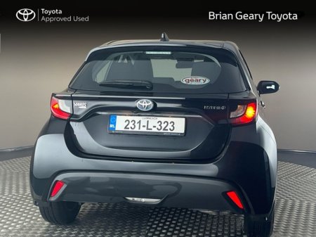 2023 Toyota Yaris HYBRID LUNA €24,450 thumbnail