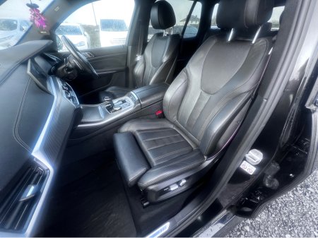 2021 BMW X5 2021 BMW X5 XDrive 45e M Sport Black Edition €49,950 thumbnail
