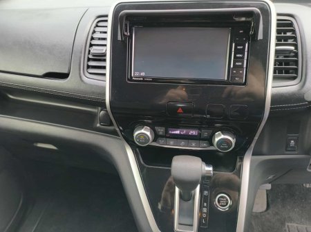 2017 Nissan Serena - thumbnail 10