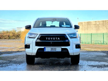 2022 Toyota Hilux - view 3