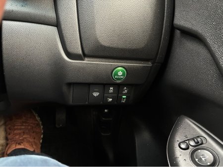 2017 Honda Fit 1.5i Petrol Hybrid L Automatic €13,500 thumbnail