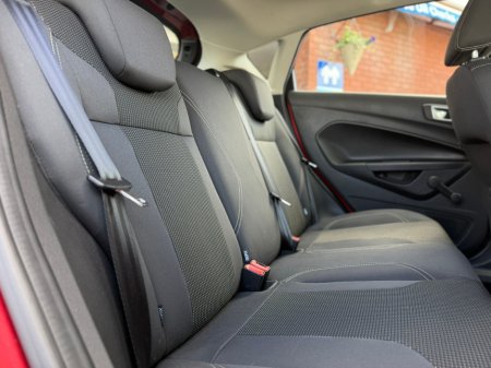 2016 Ford Fiesta - thumbnail 11
