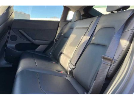 2022 Tesla Model Y Y RWD 420 €28,950 thumbnail