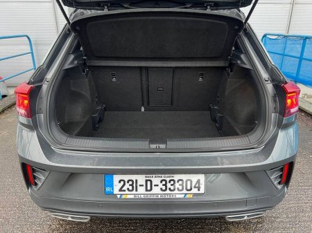 2023 Volkswagen T-Roc R-LINE 1.0 TSI // APPLE CARPLAY/ANDROID AUTO // DIGITAL CLUSTER // 17" R-LINE ALLOYS €27,900 thumbnail