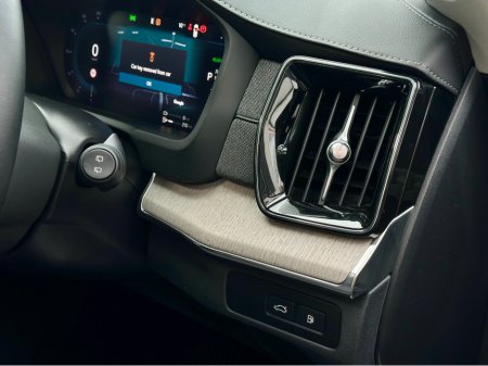 2025 Volvo XC90 - thumbnail 16