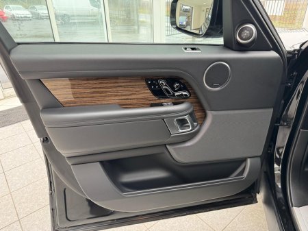 2019 Land Rover Range Rover VOGUE P400E A thumbnail