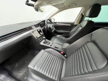 2018 Volkswagen Passat - thumbnail 14