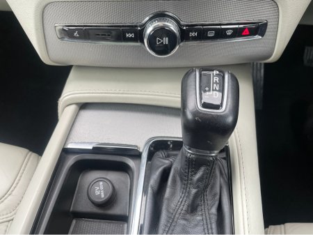 2017 Volvo XC90 D4 FWD INSCRIPTION GT 5DR AUTO €29,750 thumbnail