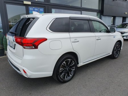 2016 Mitsubishi Outlander - thumbnail 8