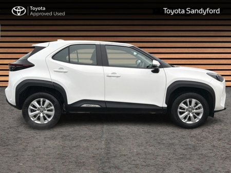 2023 Toyota Yaris Cross LUNA HYBRID AUTOMATIC // REAR CAMERA // AIR CON // SMART ENTRY/SMART START // TOYOTA SAFETY SENSE // FULL WARRANTY €27,445 thumbnail