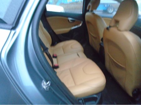 2017 Volvo V40 D2 MOMENTUM ED 5DR €12,950 thumbnail