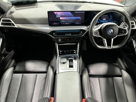 2025 BMW 3 Series - thumbnail 9